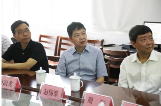 6月4日，省市场监管局党委委员、副局长，省药品监管局党组书记、局长徐润龙带队来公司开展“三服务”活动